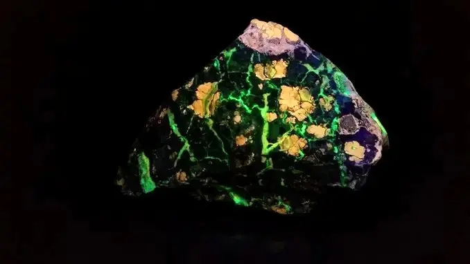 fluorescent rock short wave ultraviolet