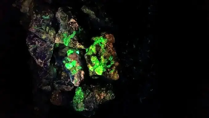 Short Wave Fluorescent Rock Pile