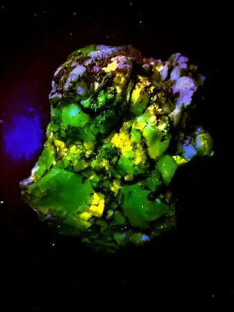 fluorescent opal chalcedony
