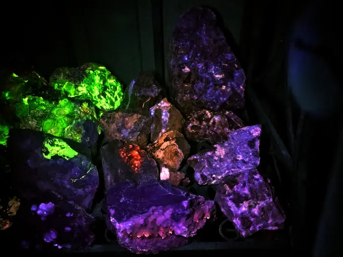 short wave fluorescent rocks