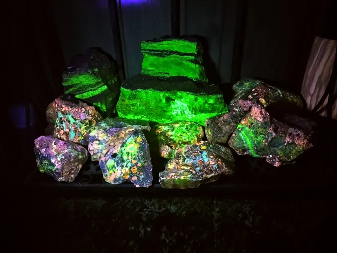 short wave fluorescent rocks