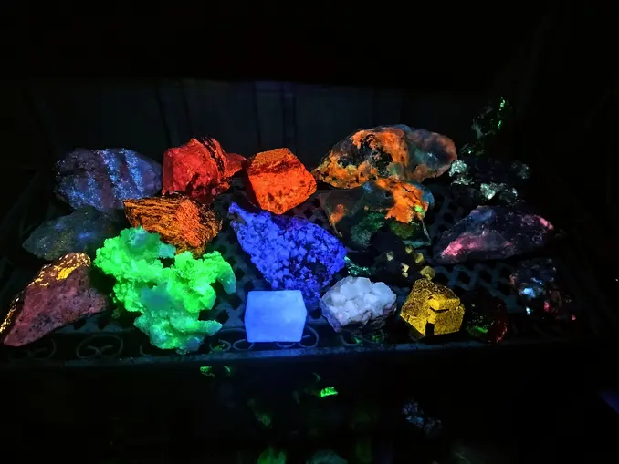 short wave fluorescent rocks