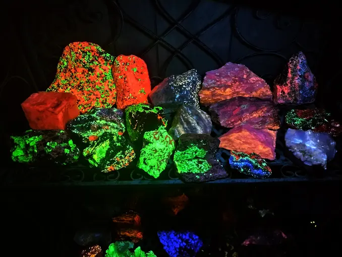 short wave fluorescent rocks