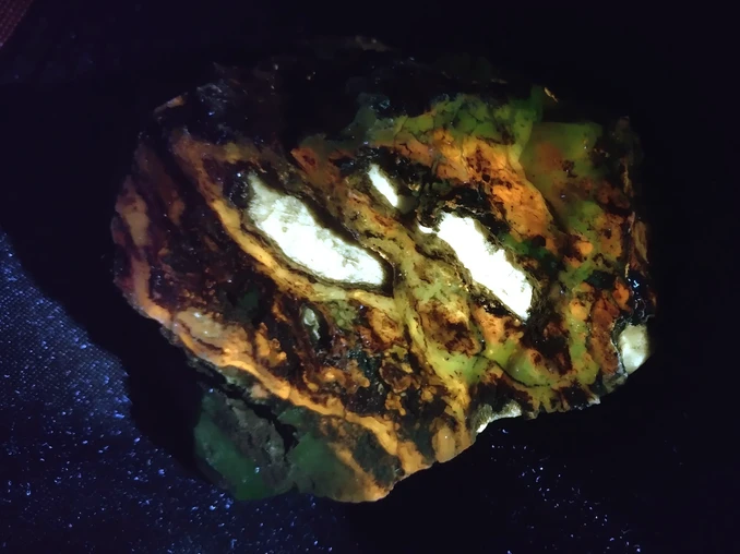 fluorescent rock specimens