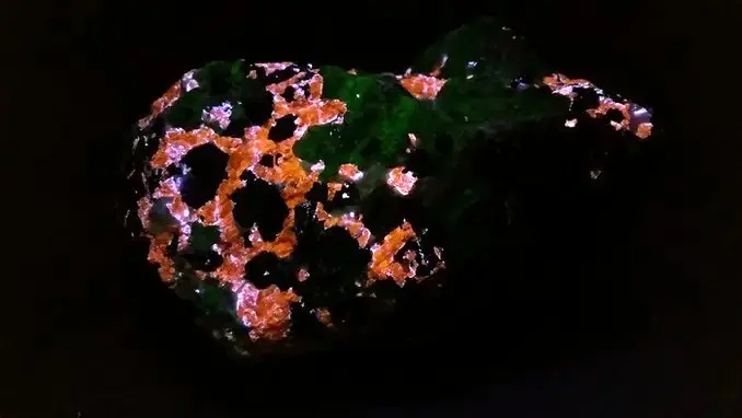 fluorescent sphalerite willemite calcite shortwave