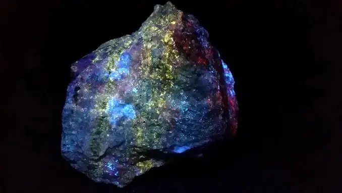 Dive into the fluorescent world of humite, chondrodite, and diopside!