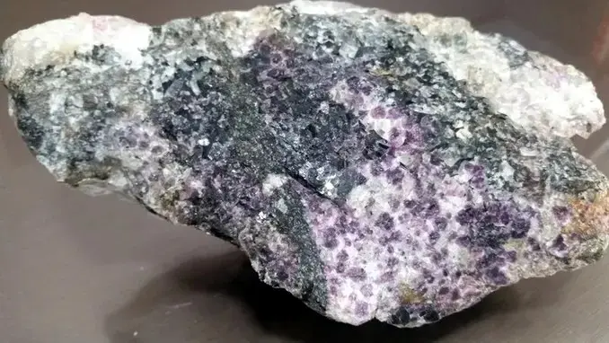 Tenebrescent Sodalite Tugtupite