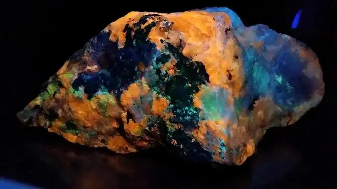 Fluorescent Ussingite Sodalite