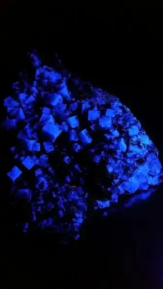 fluorescent fluorite crystals