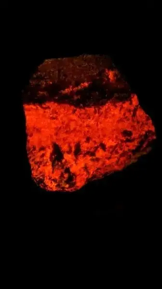 fluorescent svabite calcite