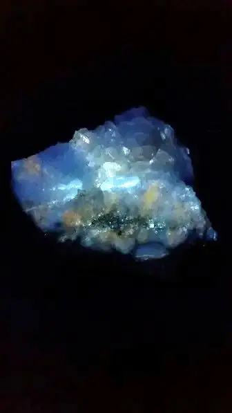 fluorescent quartz calcite