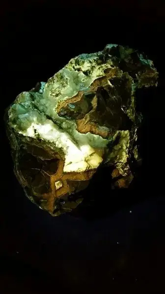 Fluorescent Septarian Specimen