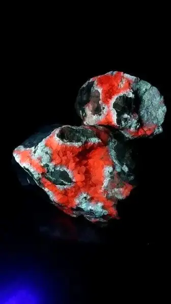 red and blue fluorescent calcite and aragonite crystals