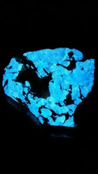 blue fluorescent scheelite