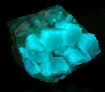 phosphorescent aragonite crystals