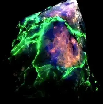 bright green fluorescent fractures in quartz